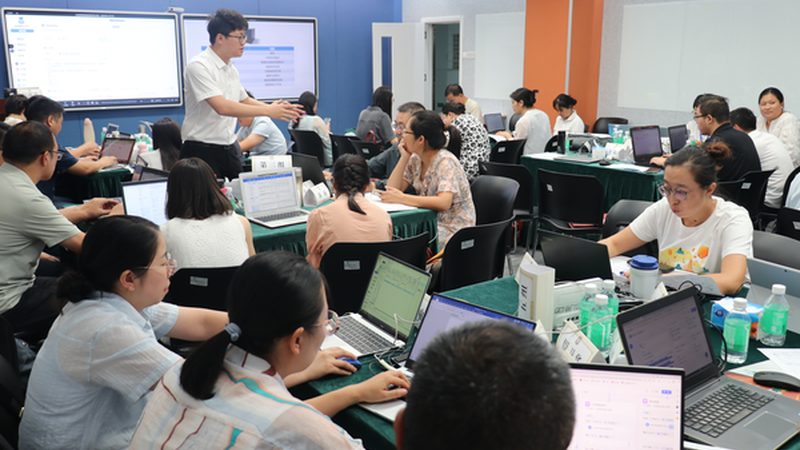 培训场地的设施是保障培训效果的基础。一个良好的培训场地应具备以下特点：